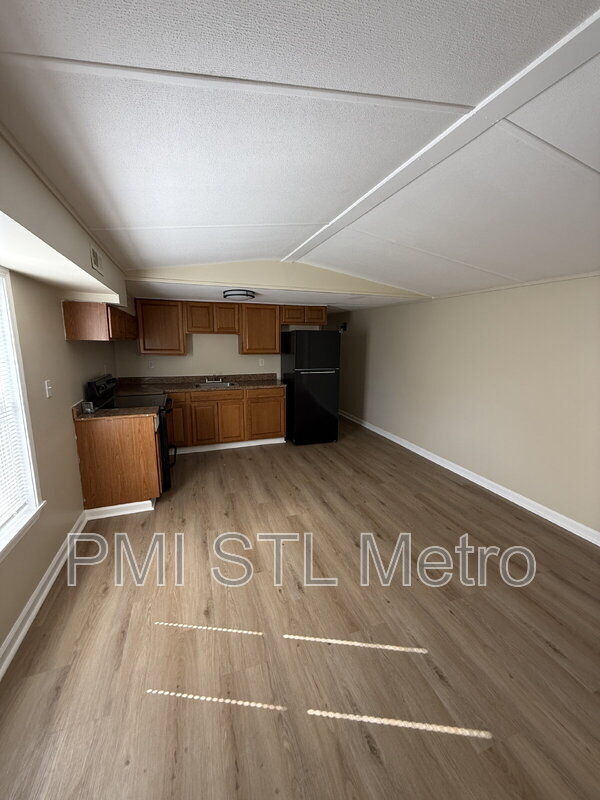 747 Cunningham Ave in St. Charles, MO - Building Photo - Building Photo