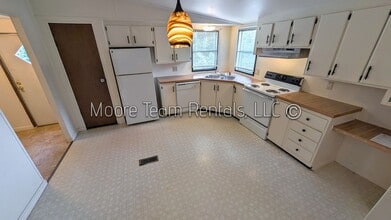 5399 Greenville Hwy in Zirconia, NC - Building Photo - Building Photo