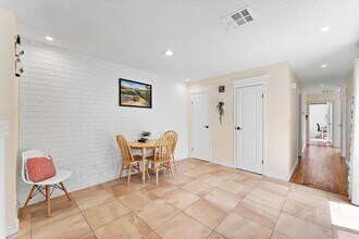 2419 Briarwest Blvd in Houston, TX - Building Photo - Building Photo