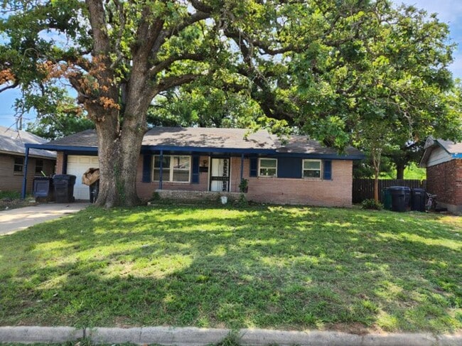 property at 904 N Bradley Ave