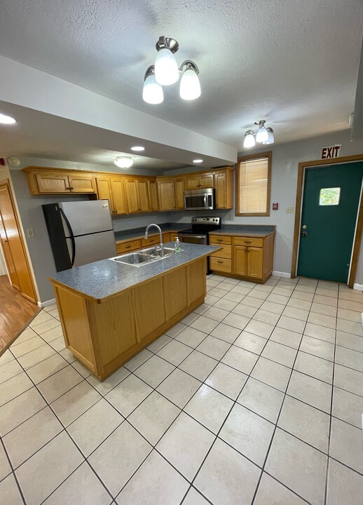 226 E Fayette St in Uniontown, PA - Building Photo