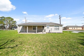 3702 E Pear St in Pearland, TX - Building Photo - Building Photo