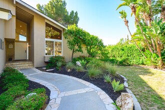 10961 Limetree Dr in North Tustin, CA - Building Photo - Building Photo