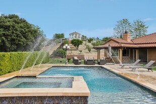 27048 Triumph Ave in Santa Clarita, CA - Building Photo