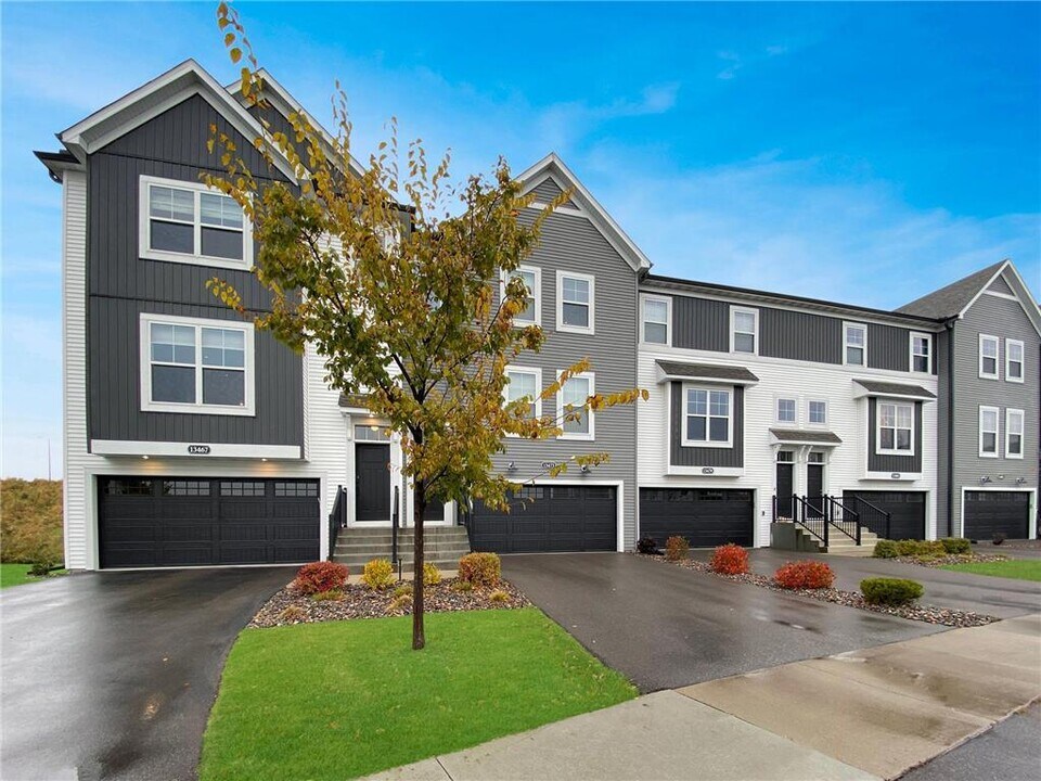 13467 Territorial Cir N in Maple Grove, MN - Building Photo