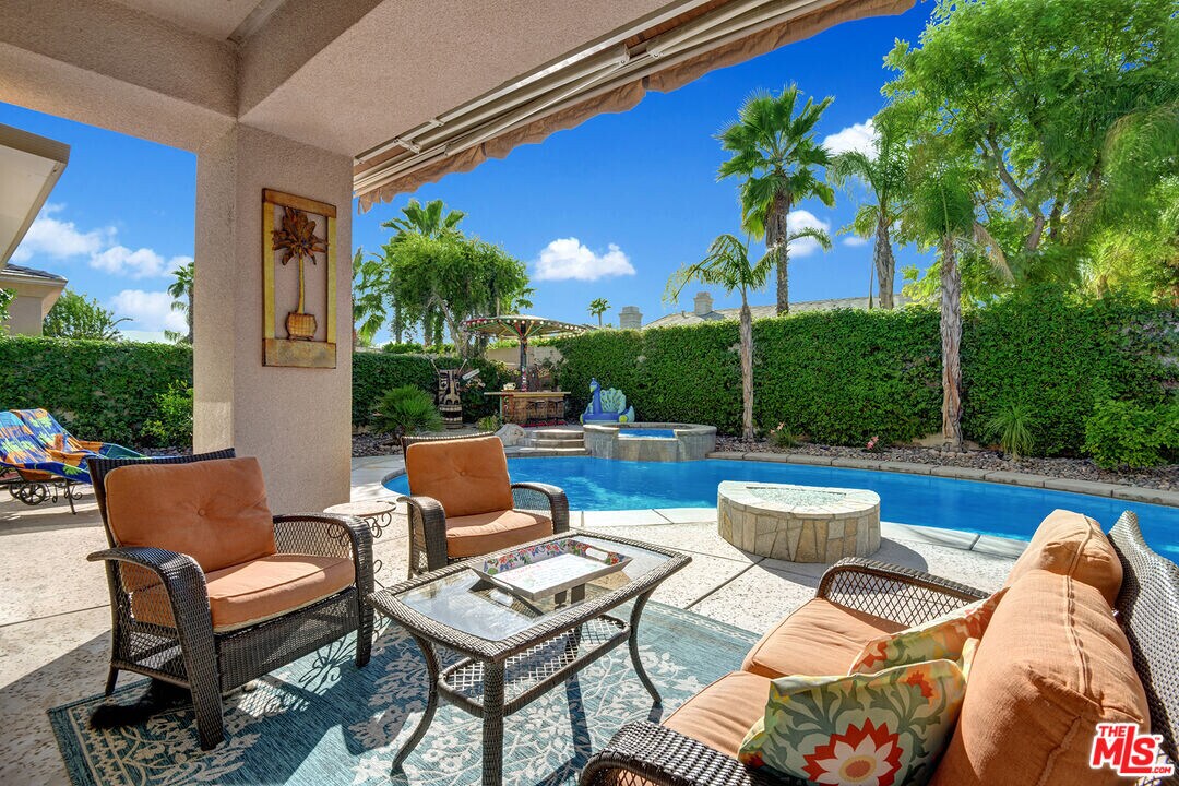19 Orleans Rd in Rancho Mirage, CA - Building Photo