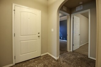 3904 W 104th Ct S in Jenks, OK - Foto de edificio - Building Photo
