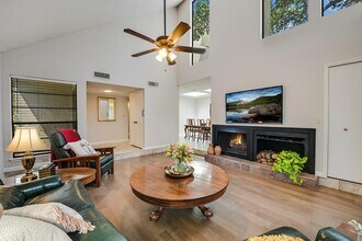 15 Casa Verde St in Lakeway, TX - Building Photo - Building Photo