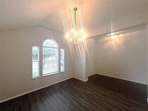 1923 Pin Oak Ln in Dallas, TX - Building Photo - Building Photo