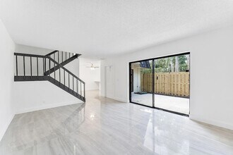 1624 Forest Lakes Cir in West Palm Beach, FL - Building Photo - Building Photo