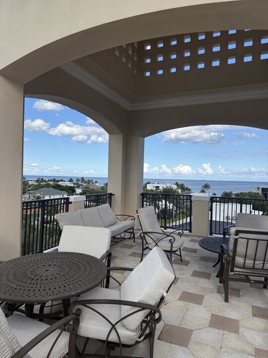 2401 N Ocean Blvd, Unit 303 in Fort Lauderdale, FL - Building Photo