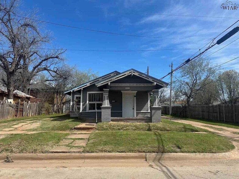 2206 Avenue E, Unit 103 in Wichita Falls, TX - Building Photo