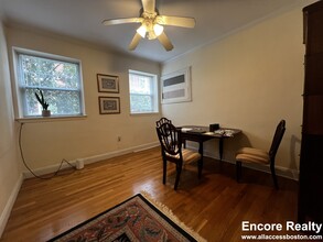 22 Fairbanks St, Unit 2M in Brookline, MA - Building Photo - Building Photo