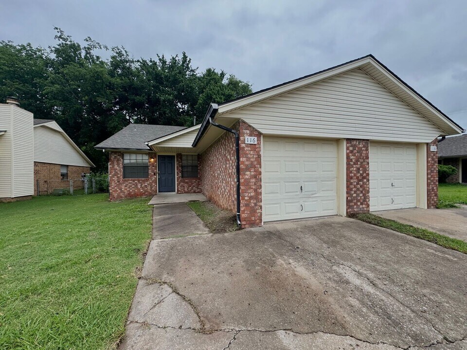 116 E Canton St in Broken Arrow, OK - Building Photo