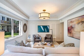 1130 Venetian Way in Miami Beach, FL - Building Photo - Building Photo