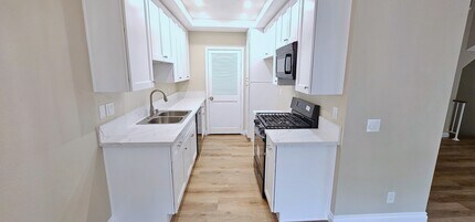 3800 Stocker St, Unit 28 in View Park, CA - Building Photo - Building Photo