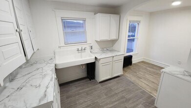 320 W Vine St in Kalamazoo, MI - Building Photo - Building Photo
