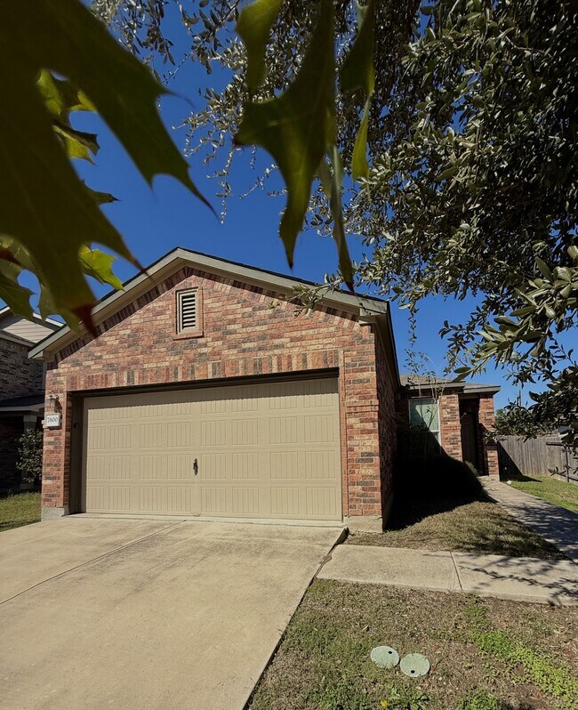 7600 Rio Pass in Austin, TX - Building Photo - Building Photo