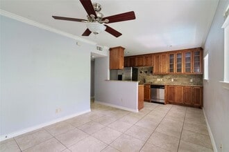 407 E 45th St, Unit 211 in Austin, TX - Building Photo - Building Photo
