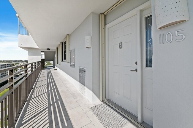 840 Ocean Dr, Unit 1105 in Juno Beach, FL - Foto de edificio - Building Photo