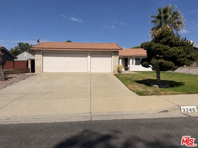 property at 3246 N Laurel Ave