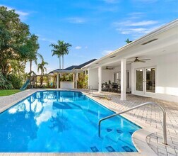 413 Tamarind Dr in Hallandale Beach, FL - Foto de edificio - Building Photo