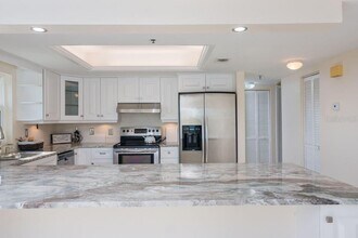 160 Columbia Dr in Tampa, FL - Building Photo - Building Photo