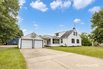 3110 W Michigan Ave in Kalamazoo, MI - Building Photo - Building Photo