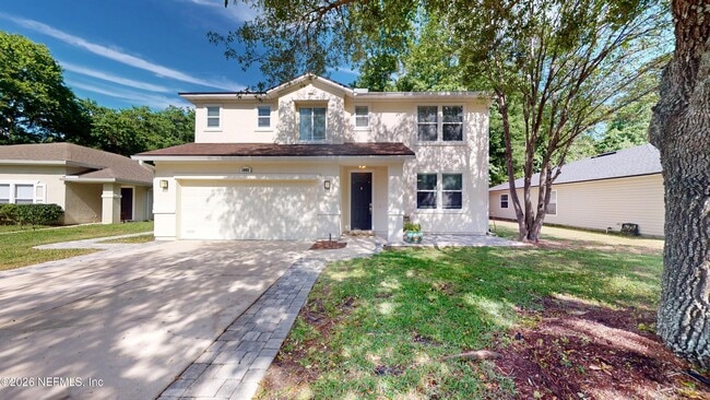 property at 1063 Collinswood Dr W