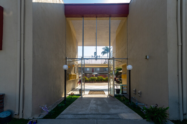 Garnet Arms in Torrance, CA - Foto de edificio - Building Photo