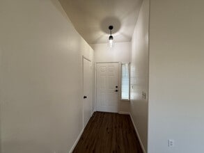 117 Sentinel Dr in Modesto, CA - Building Photo - Building Photo