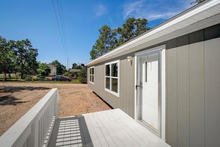 146 Shadow Oak Dr, Unit 5 in Bastrop, TX - Building Photo