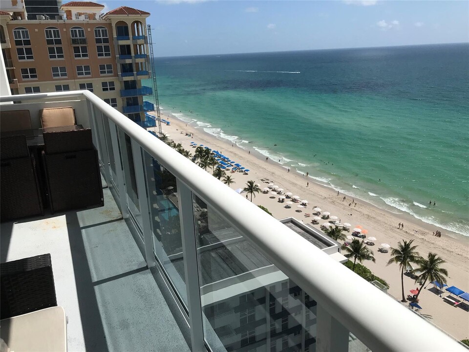 3140 S Ocean Dr, Unit 1806 in Hallandale Beach, FL - Building Photo