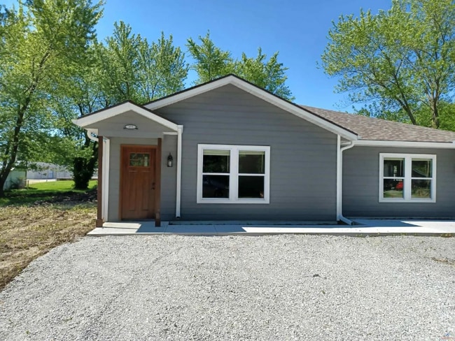 400 W Benton St in Green Ridge, MO - Building Photo - Building Photo