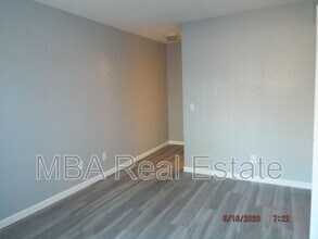 2832 E Le Marche Ave in Phoenix, AZ - Building Photo - Building Photo