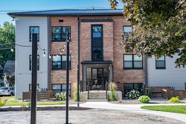 The Riv On The Greenway Apartments in Fort Wayne, IN - Building Photo - Building Photo