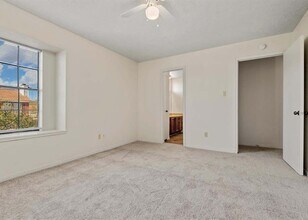 10035 Emerald Creek Dr in Houston, TX - Foto de edificio - Building Photo