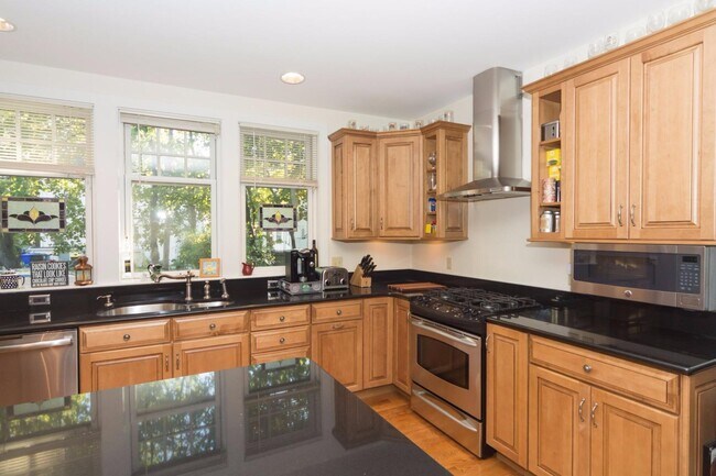 53 Winslow Rd, Unit 11E in Brookline, MA - Building Photo - Building Photo