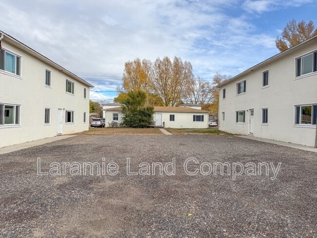 property at 863 N 4th St