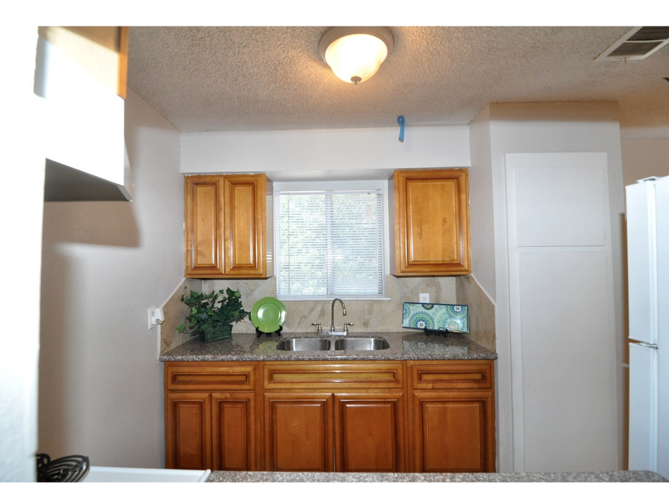 Palms at Baytown in Baytown, TX - Building Photo