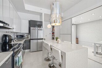 2001 Meridian Ave, Unit # 525 in Miami Beach, FL - Building Photo - Building Photo