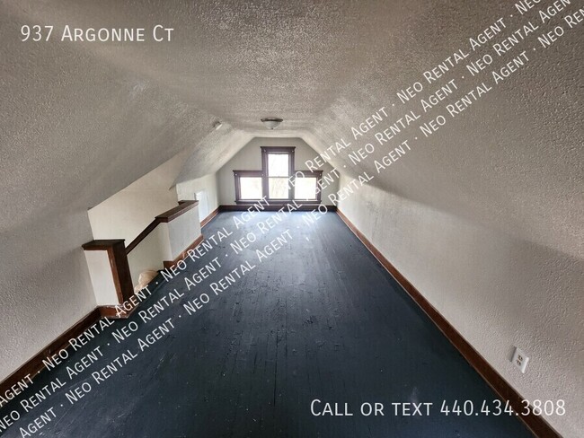937 Argonne Ct in Akron, OH - Foto de edificio - Building Photo