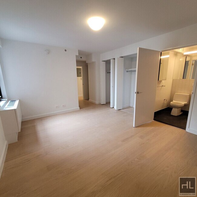 East 39th Street in New York, NY - Building Photo - Building Photo