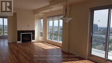 9088 Yonge St in Richmond Hill, ON - Building Photo - Building Photo