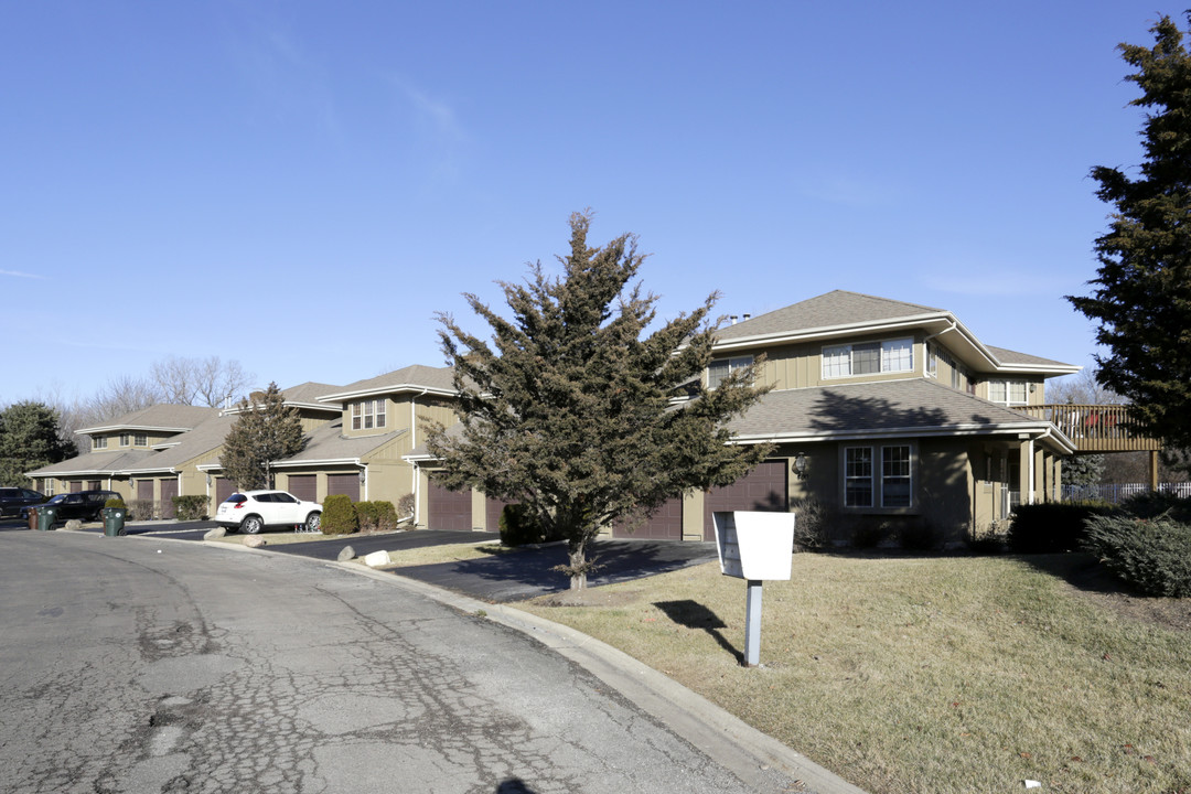 The Royce Renaissance in Oakbrook Terrace, IL - Building Photo