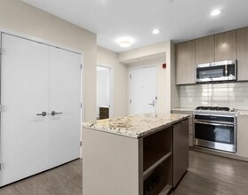 80 Fenwood Rd, Unit 1007 in Boston, MA - Building Photo - Building Photo
