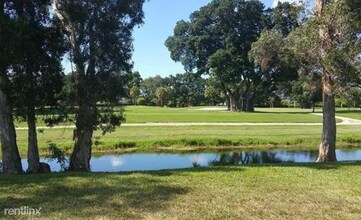 10401 NW 11th St in Pembroke Pines, FL - Building Photo - Building Photo