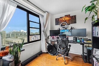 10 Huron Ave, Unit 16N in Jersey City, NJ - Building Photo - Building Photo