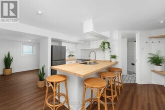 412 Coxwell Ave in Toronto, ON - Building Photo - Building Photo