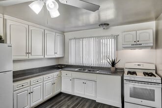Serrano Apartments in West Covina, CA - Foto de edificio - Interior Photo
